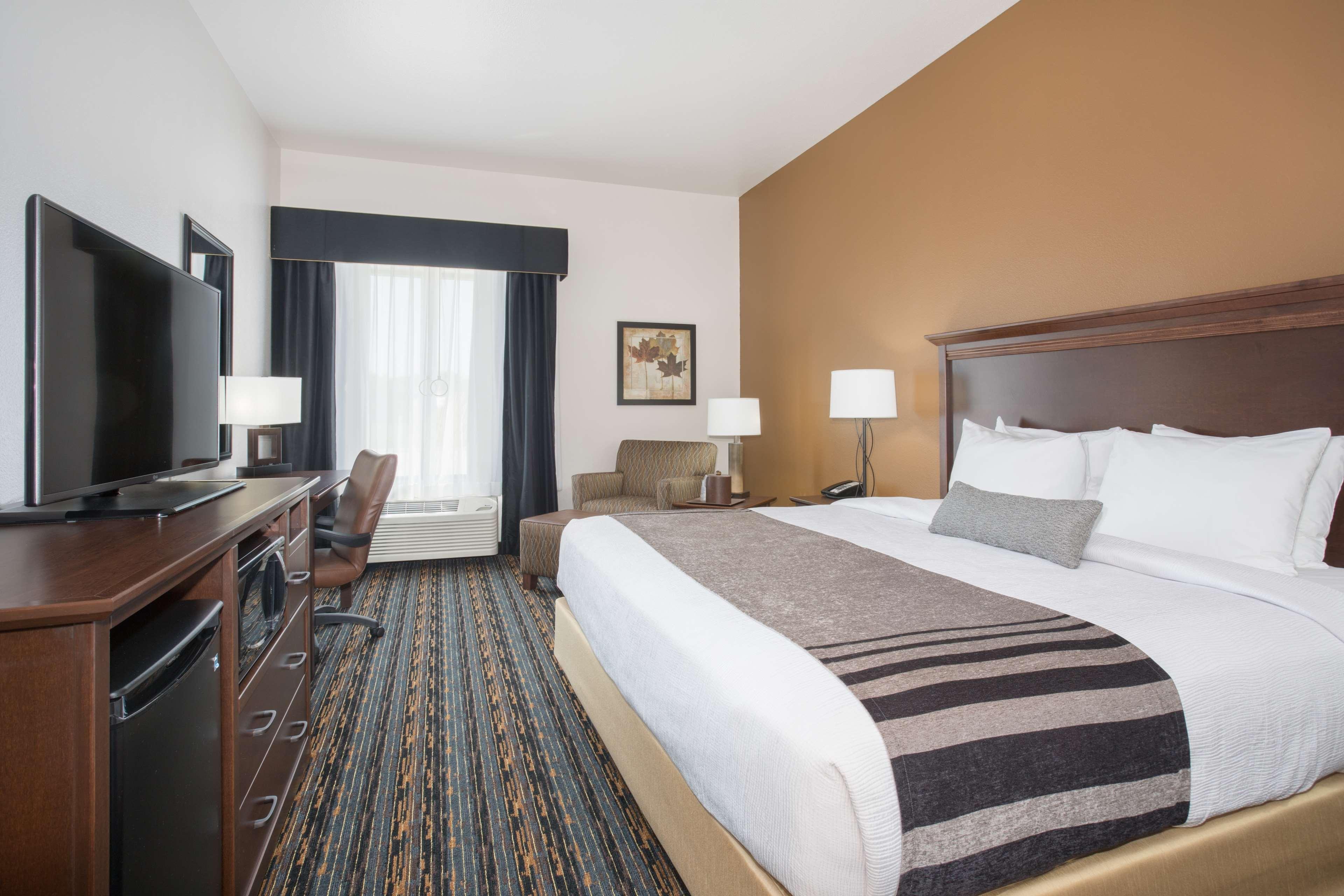 Best Western Plus Lincoln Inn & Suites Exterior photo
