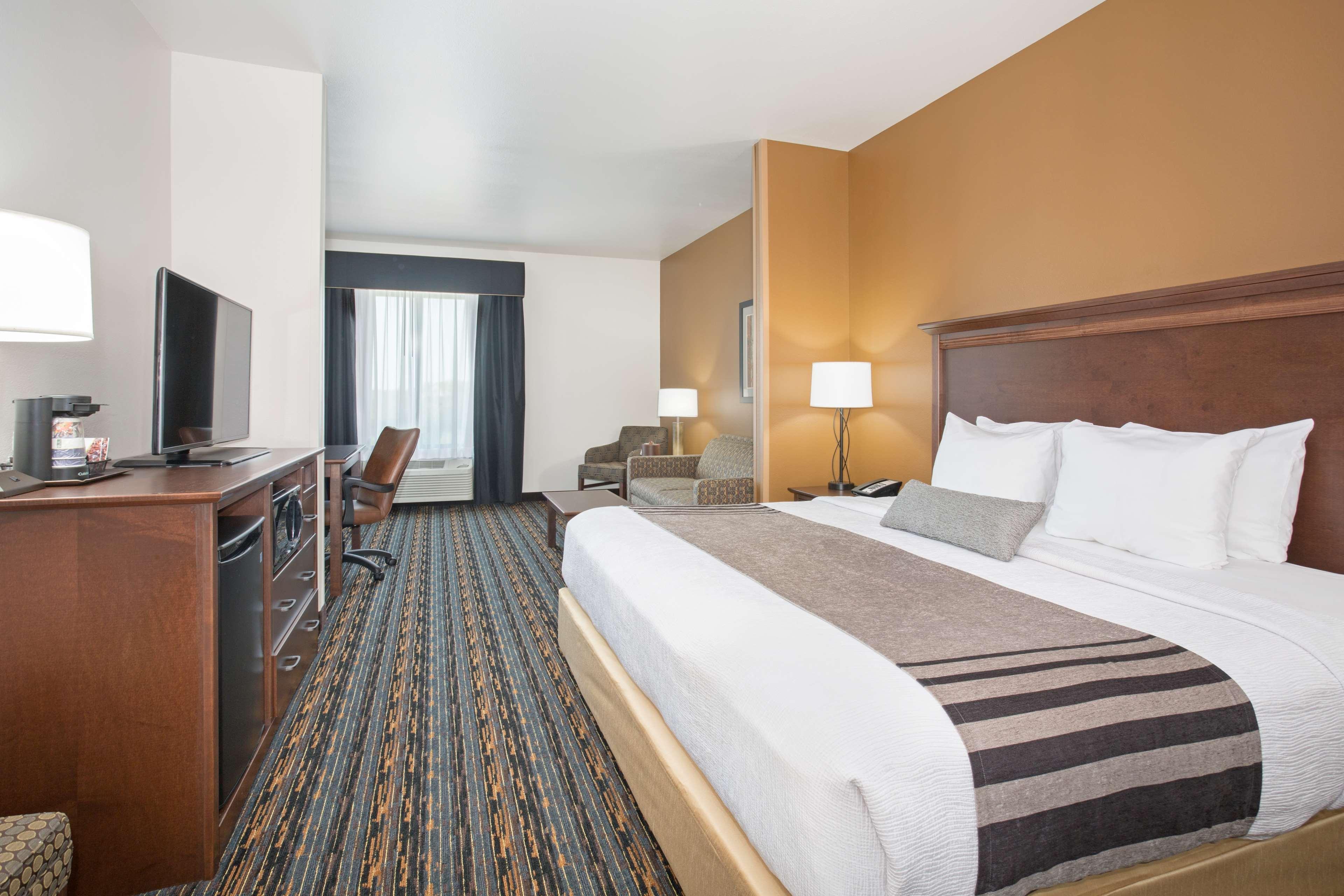 Best Western Plus Lincoln Inn & Suites Exterior photo