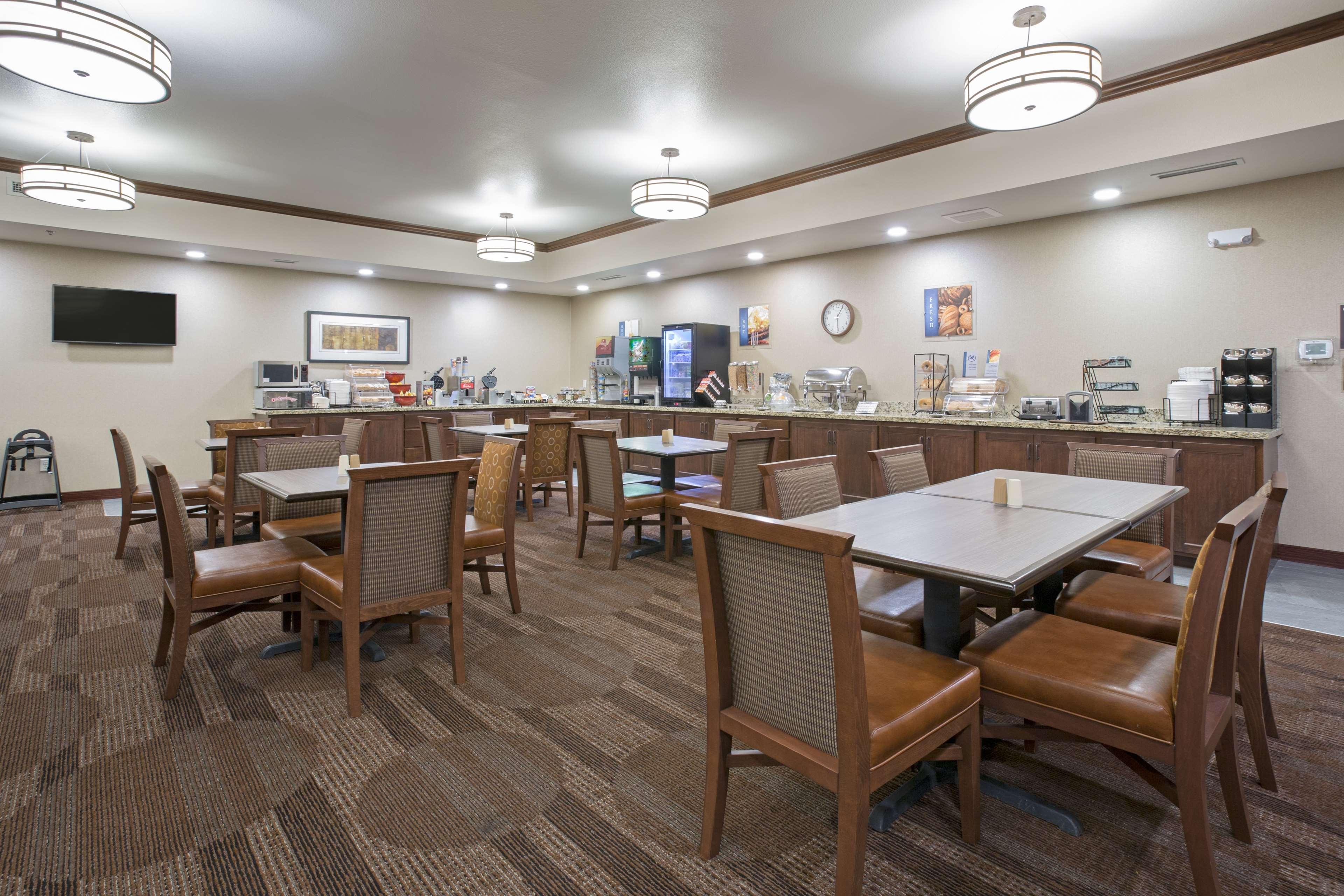 Best Western Plus Lincoln Inn & Suites Exterior photo