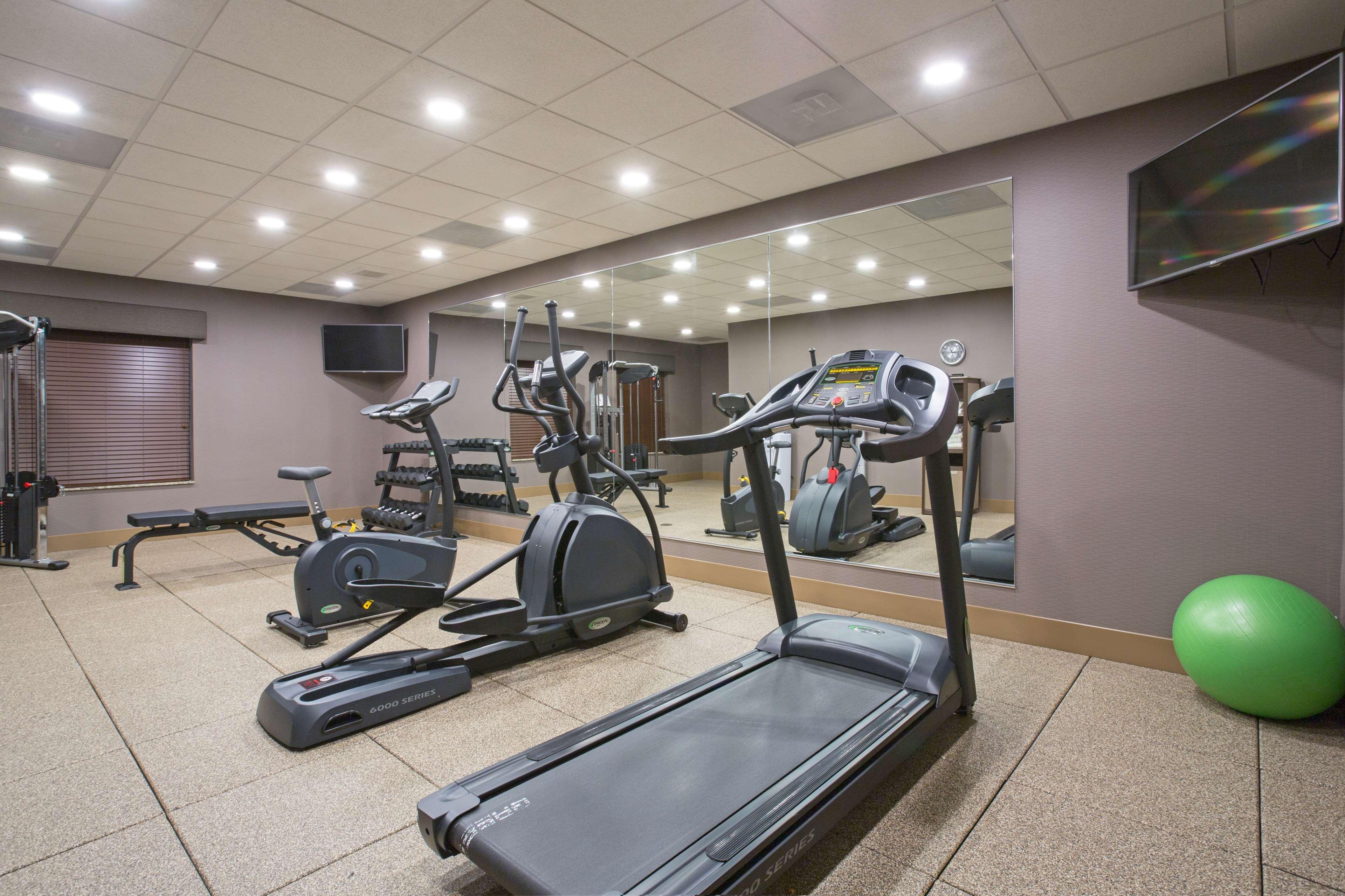 Best Western Plus Lincoln Inn & Suites Exterior photo