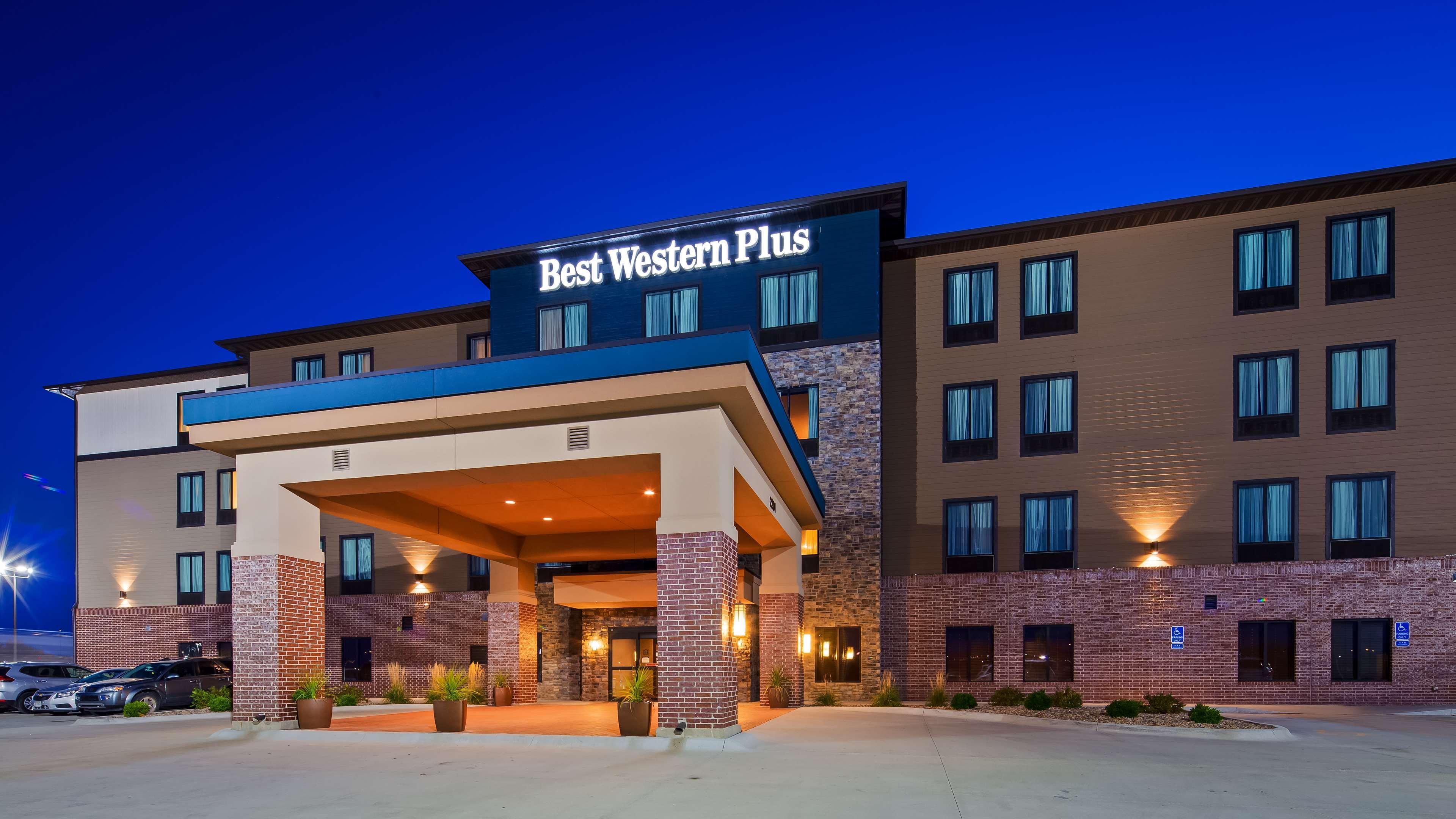 Best Western Plus Lincoln Inn & Suites Exterior photo