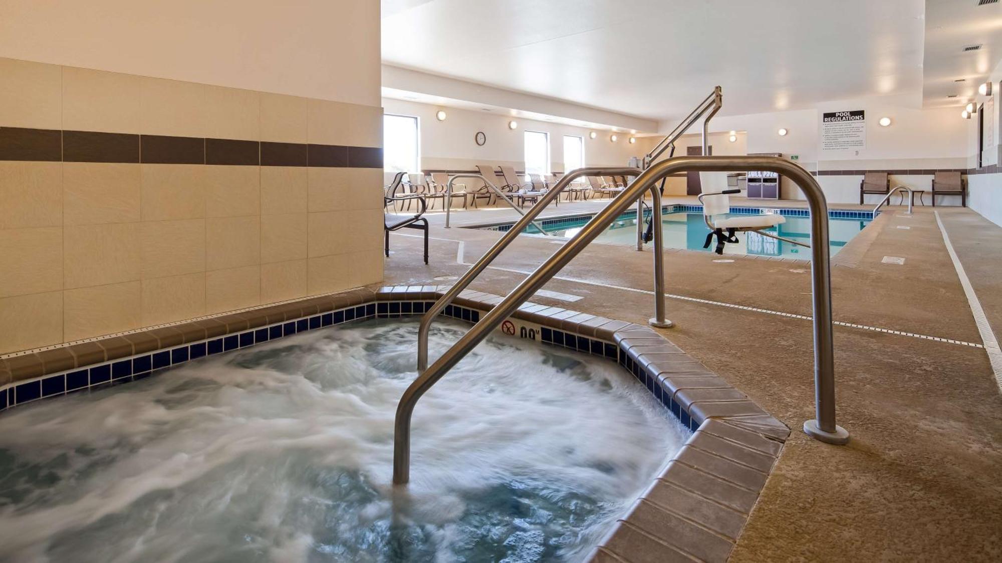 Best Western Plus Lincoln Inn & Suites Exterior photo