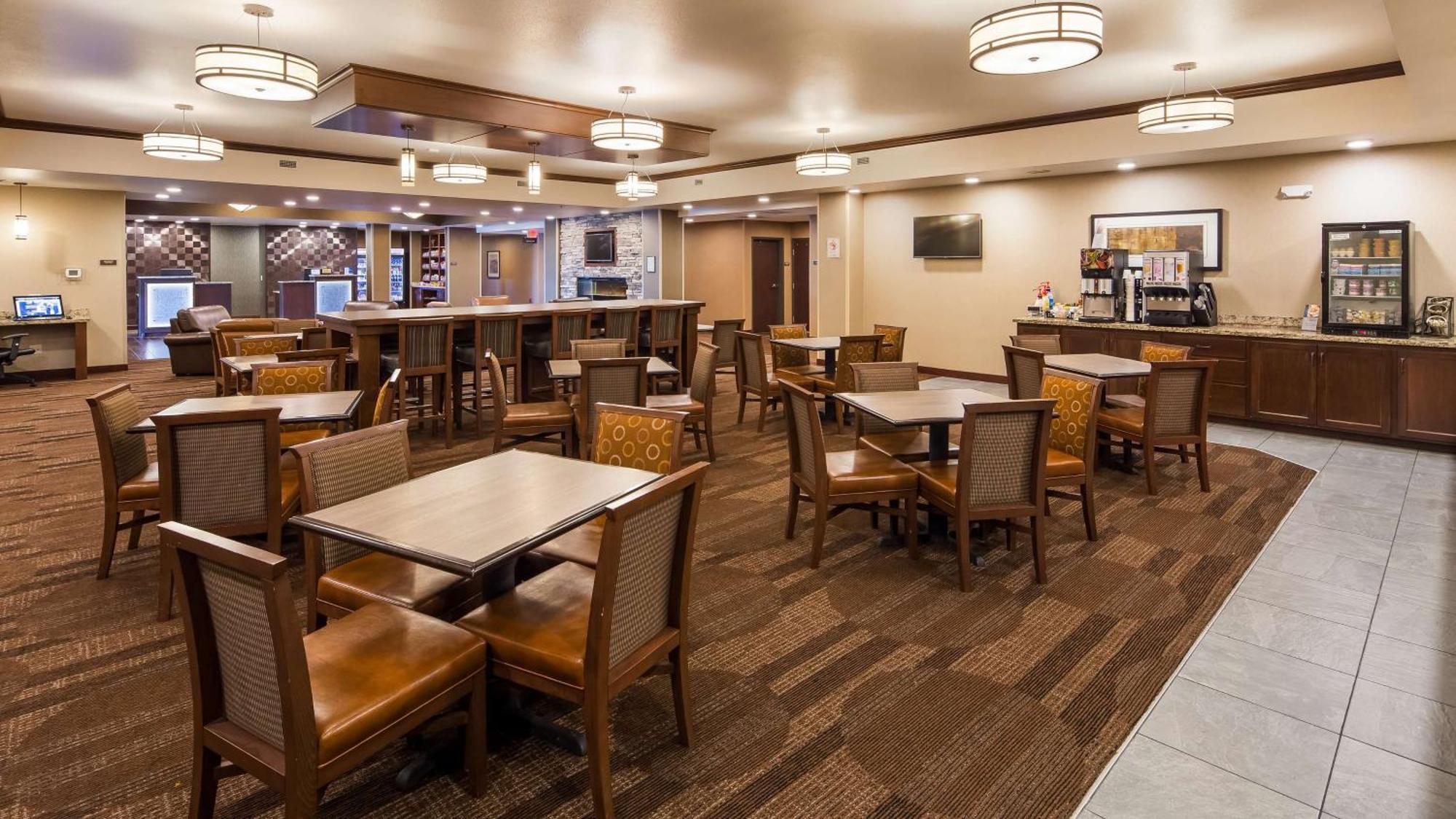 Best Western Plus Lincoln Inn & Suites Exterior photo