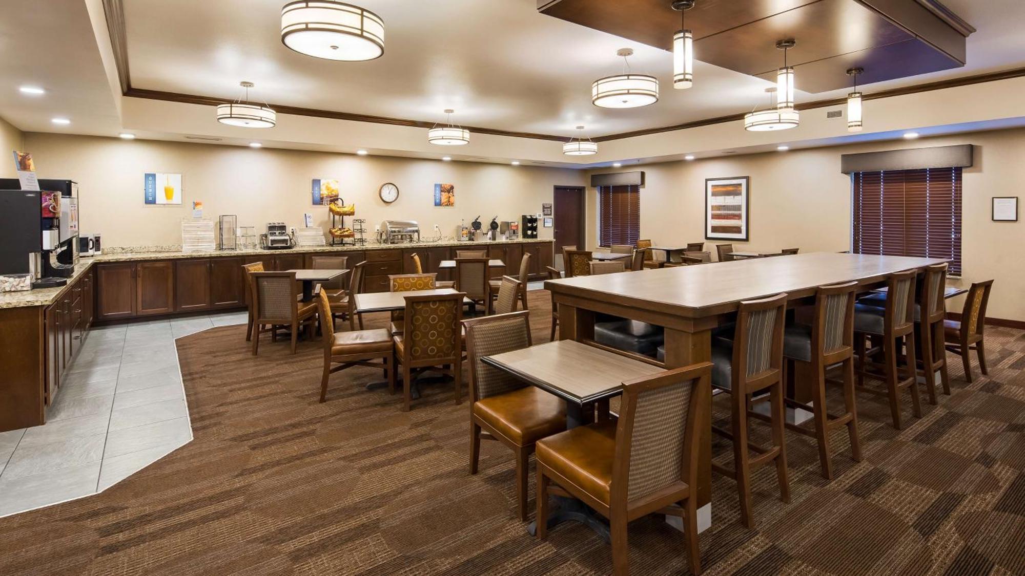 Best Western Plus Lincoln Inn & Suites Exterior photo