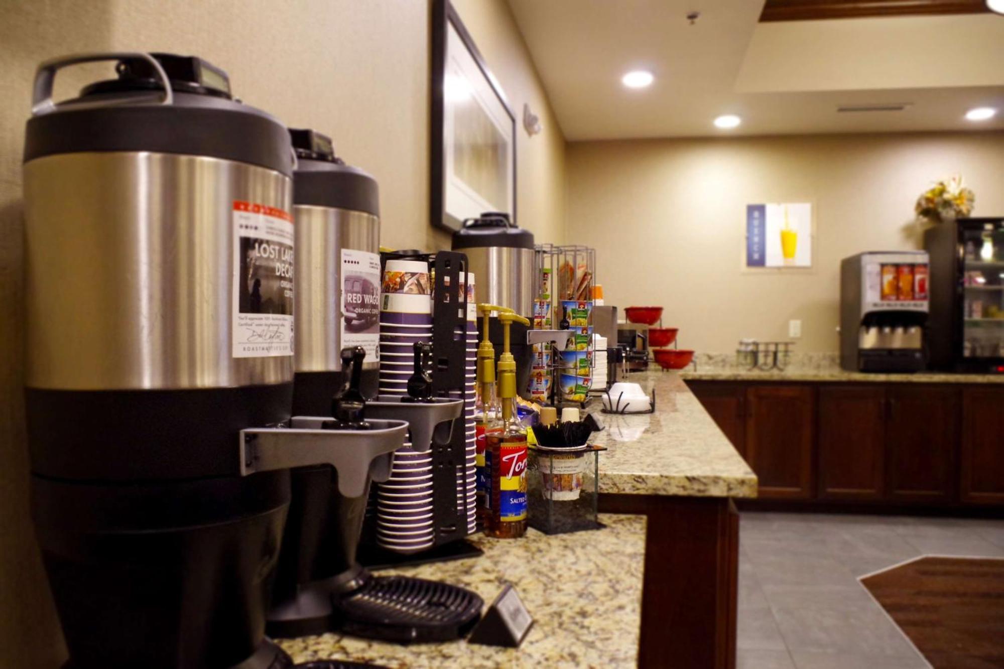 Best Western Plus Lincoln Inn & Suites Exterior photo