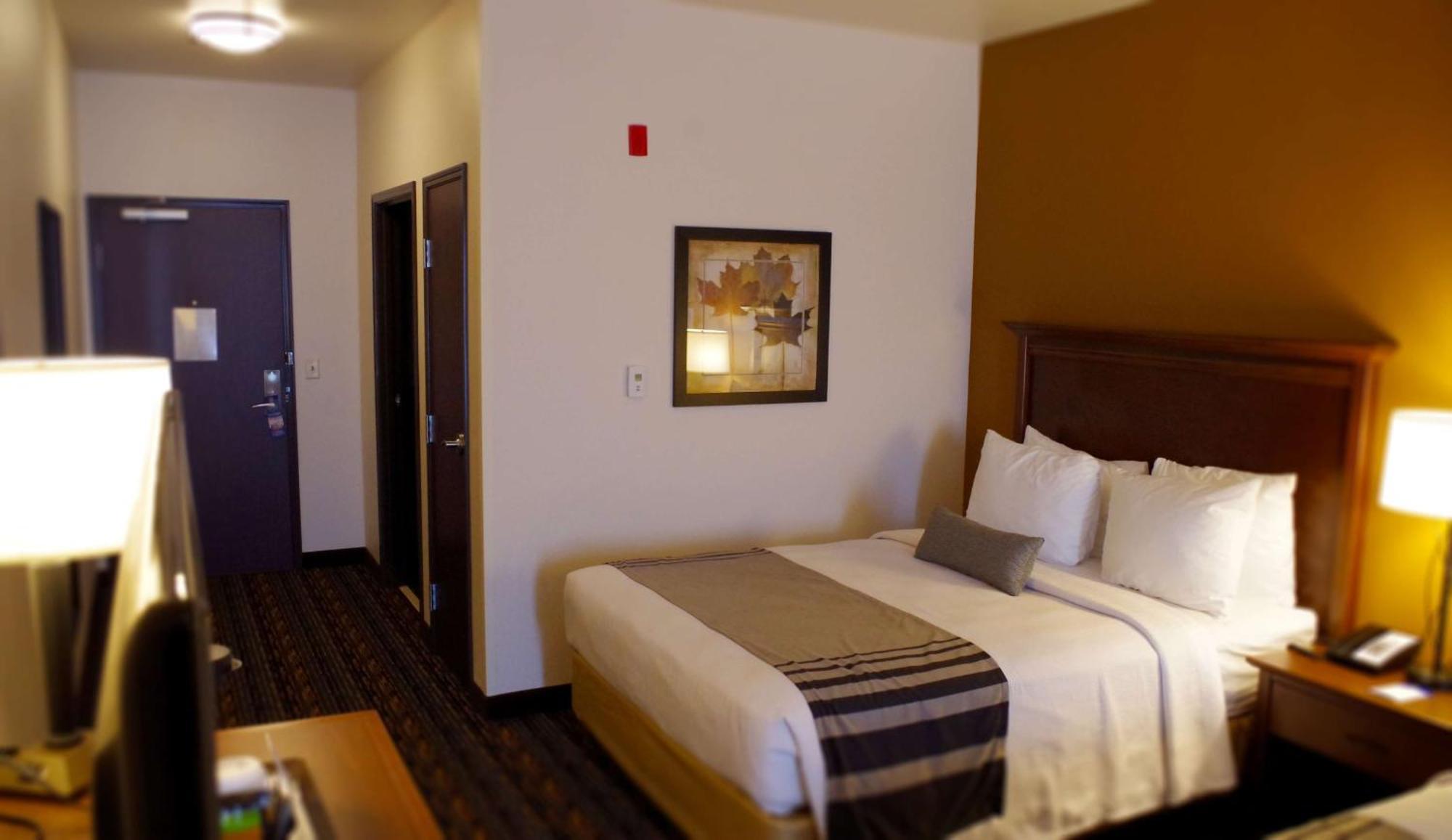 Best Western Plus Lincoln Inn & Suites Exterior photo