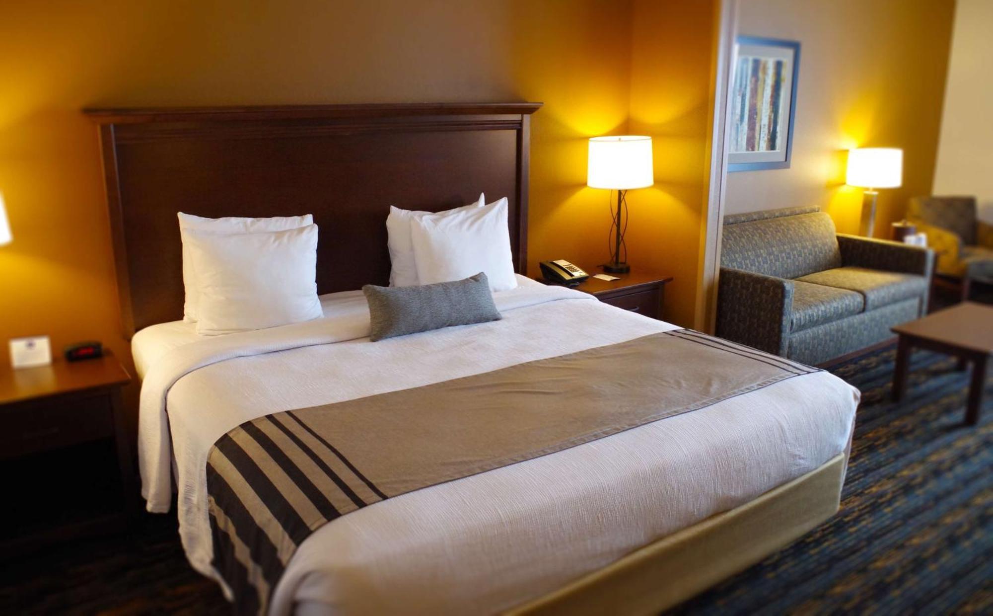 Best Western Plus Lincoln Inn & Suites Exterior photo